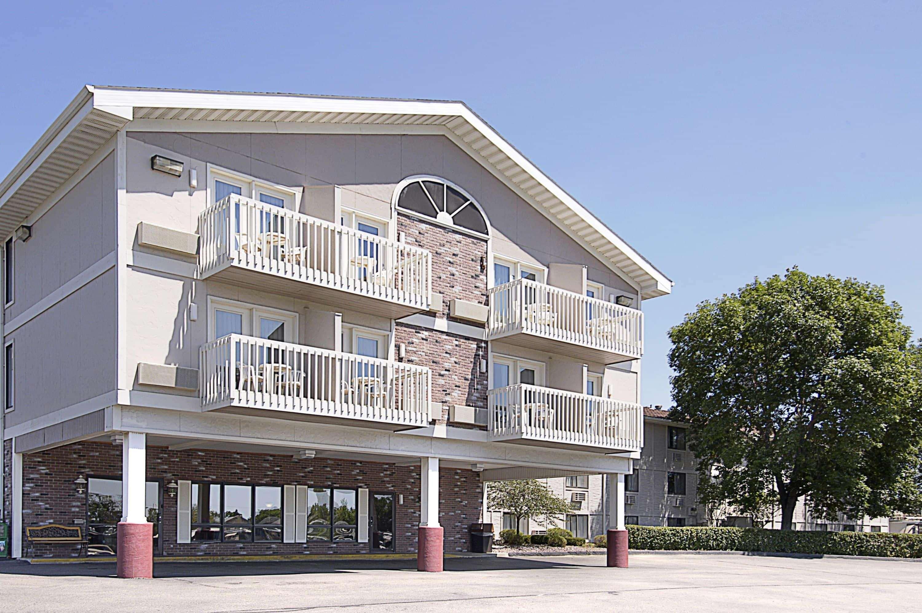 Baymont By Wyndham Rochester Mayo Clinic Area Экстерьер фото