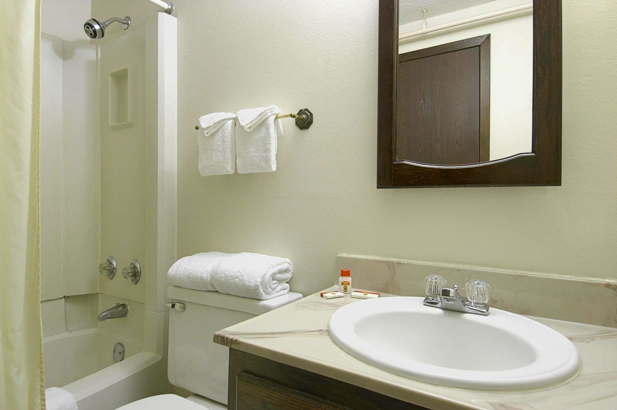 Baymont By Wyndham Rochester Mayo Clinic Area Экстерьер фото